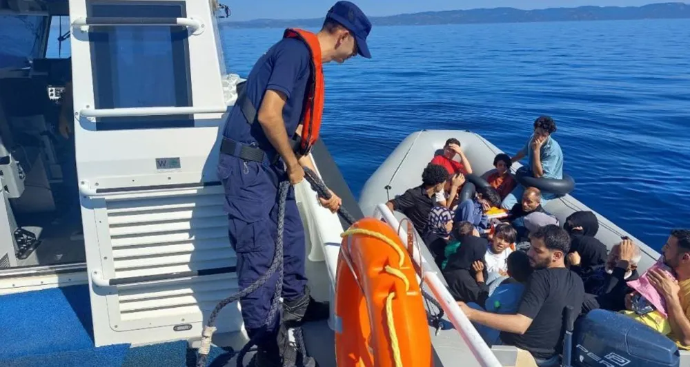 AYVALIK AÇIKLARINDA 18 DÜZENSİZ GÖÇMEN KURTARILDI