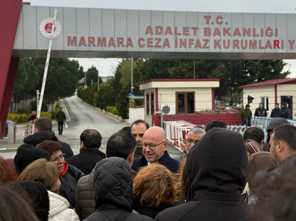 CHP BALIKKESİİR MİLLETVEKİLİ SERKAN SARI SİLİVRİ CEZAEVİ’NİN ÖÜNÜDEN AÇIKLAMA YAPTI: “BU KARA TABLOYA SON VERİLMELİ”