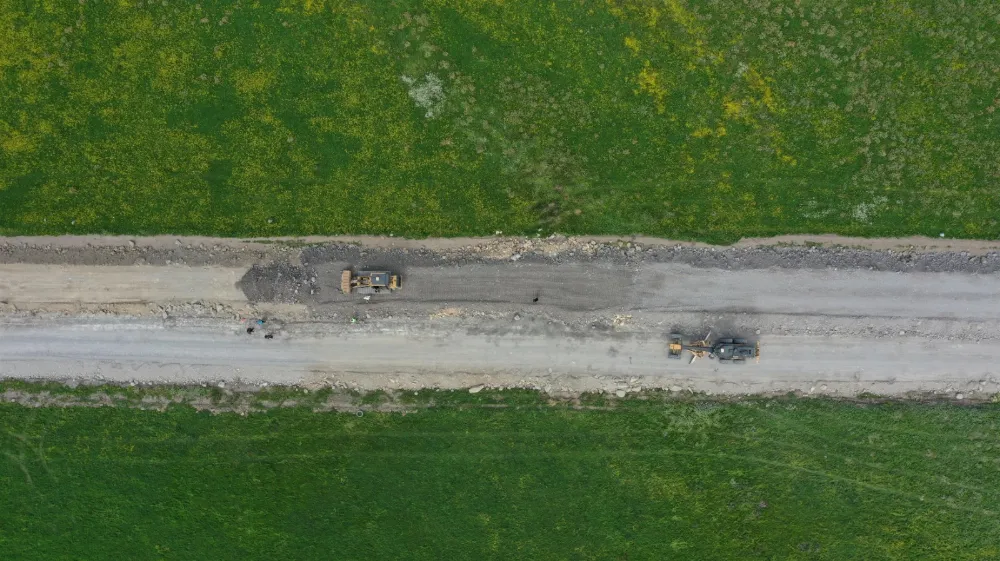  Başkan Akın, tehlike arz eden yolları yeniliyor