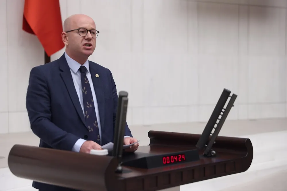 CHP BALIKESİR MİLLETVEKİLİ SERKAN SARI: -	BUGÜN ESNAFIN YANINDA OLMA ZAMANIDIR