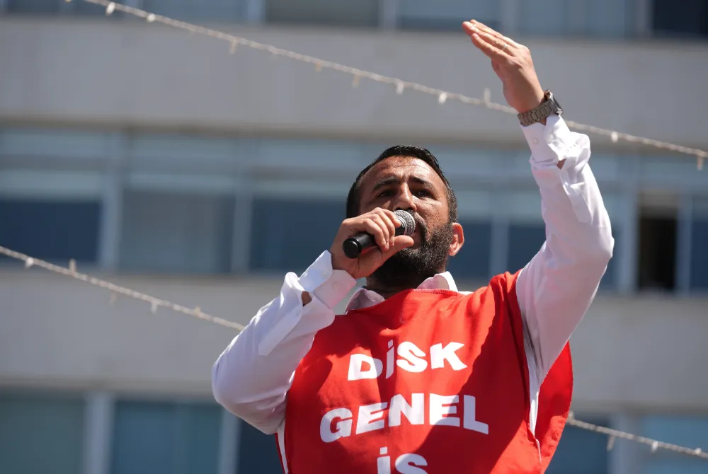 İzmir’de Grev Gerginliği: Sendika Başkanının 58 Akrabası Belediyede Çalıştığı Ortaya Çıktı!