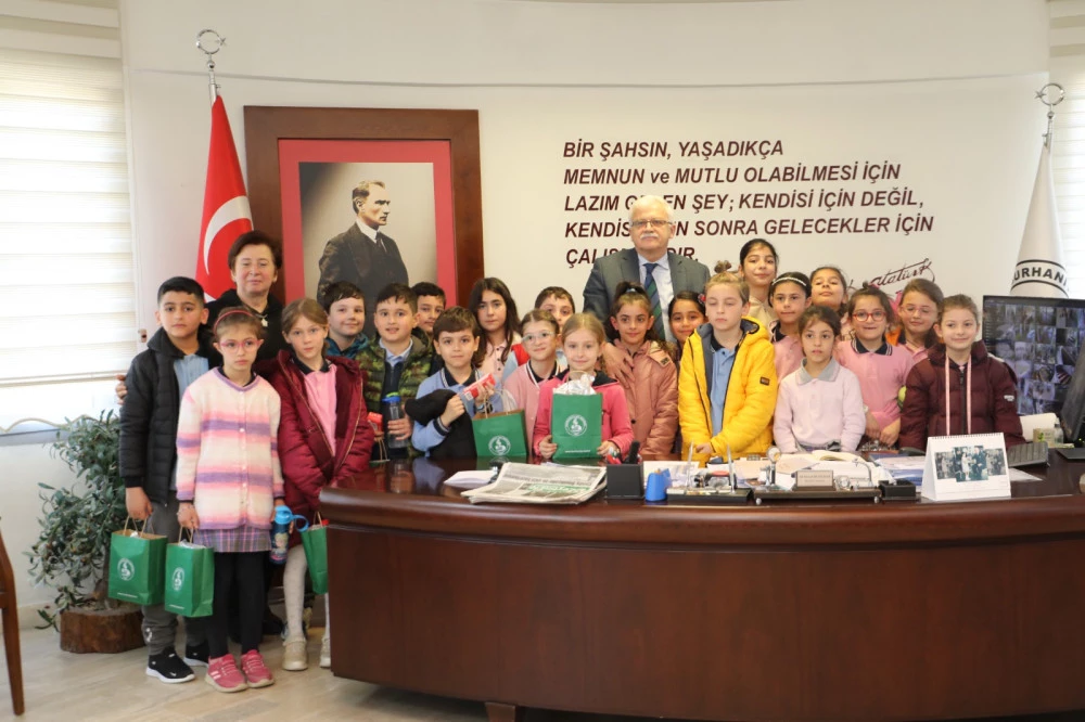 Başkan Deveciler Minik Misafirlerini Ağırladı