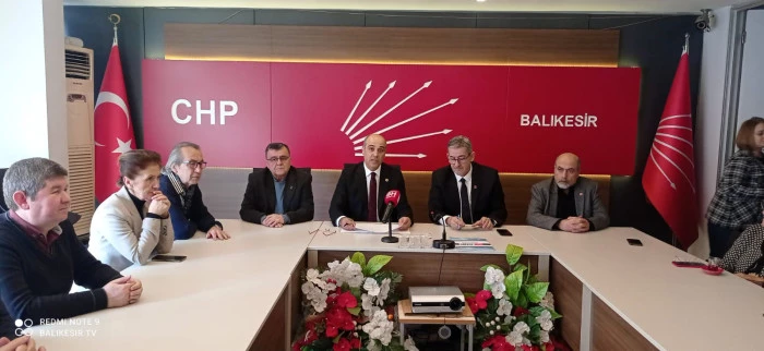CHP Balıkesir Milletvekili Fikret Şahin Basın Açıklaması Yapıyor