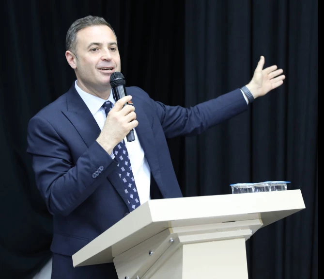 CHP GENEL BAŞKAN YARDIMCISI AHMET AKIN:‘2019’DA SÖZ VERİLEN KONUTLAR HALA BİTMEDİ’