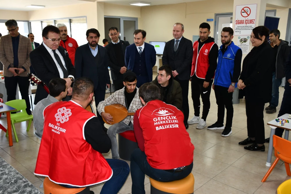 Depremzedeler Yurtlarda Misafir Ediliyor