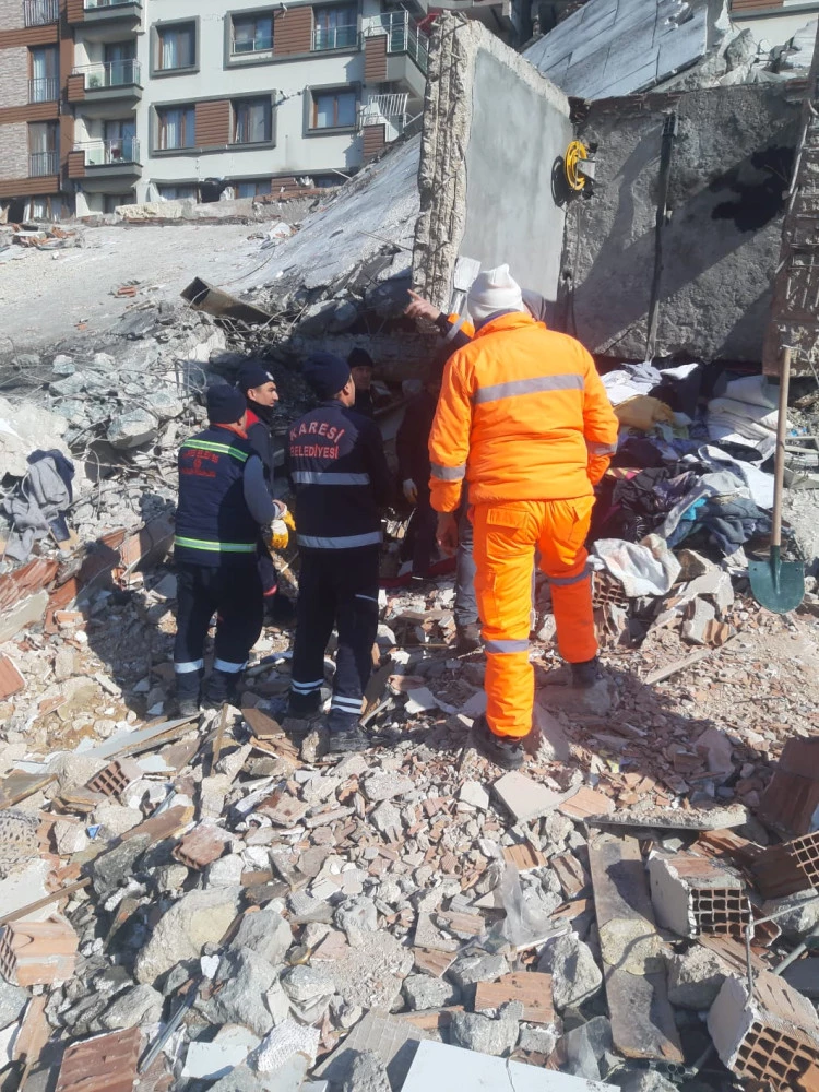 Karesi Arama Kurtarma Timi Çalışmalarını Sürdürüyor