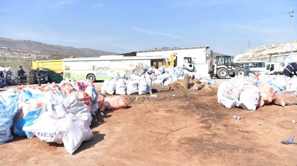 Karesi Belediyesi’nden Deprem Bölgesine Soba ve Yakacak Desteği